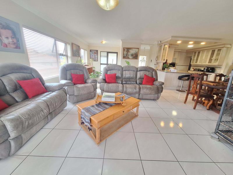 4 Bedroom Property for Sale in Menkenkop Western Cape